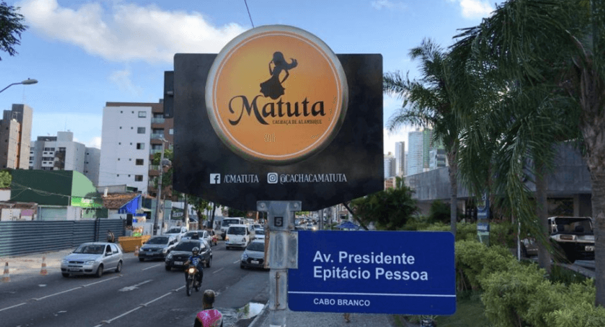 O QUE É PLACAS DE ESQUINA OU PLACAS DE RUA? 