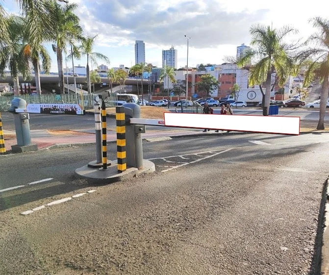 uberlandia-cidade-center-shopping-indoor-placa-painel-comunicacao-visual-publicidade-impulso-house-9lf